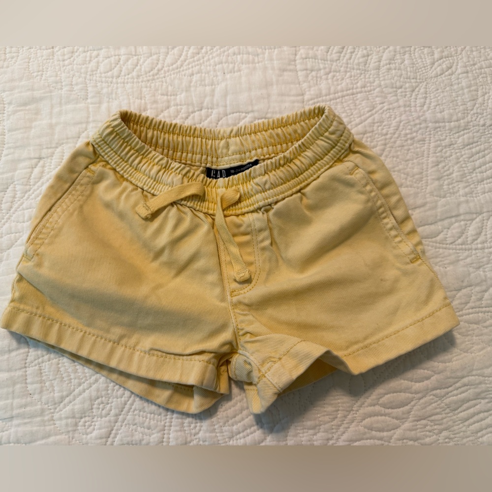 GAP Toddler Shorts in Light Yellow size 18-24 month